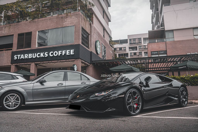 Cận cảnh chiếc Lamborghini Huracan màu đen bóng độc nhất Việt Nam - Hình 3 Can canh chiec Lamborghini Huracan mau den bong doc nhat Viet Nam-Hinh-3