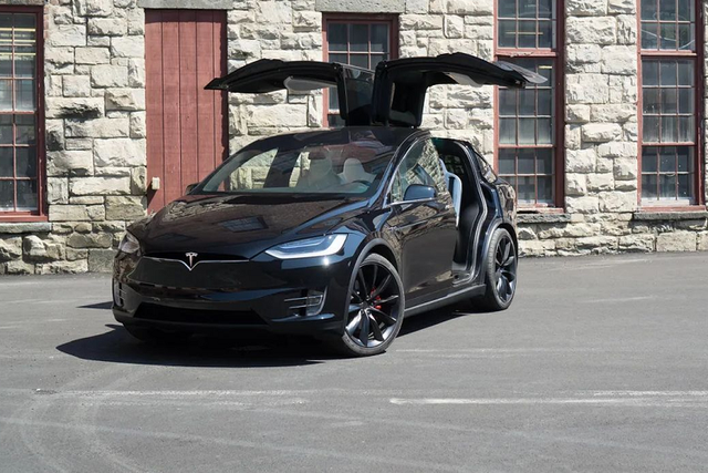 Nói xấu Tesla Model X là 'đồ chơi tự sát', một người bị phạt 1400 USD Noi xau Tesla Model X la 'do choi tu sat', mot nguoi bi phat 1400 USD