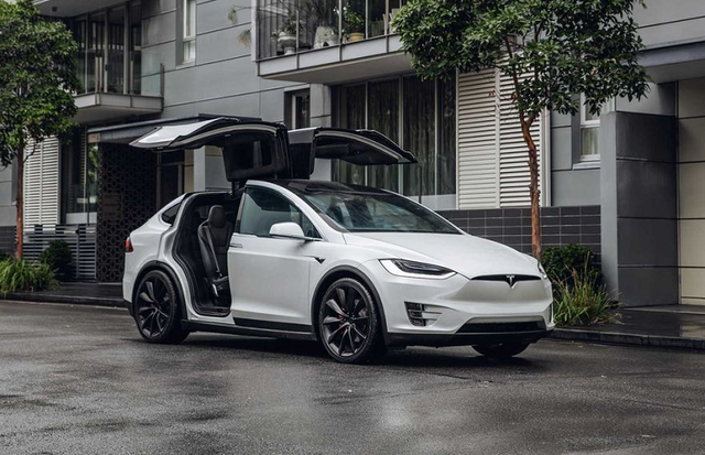 Nói xấu Tesla Model X là 'đồ chơi tự sát', một người bị phạt 1400 USD - Hình 2 Noi xau Tesla Model X la 'do choi tu sat', mot nguoi bi phat 1400 USD-Hinh-2