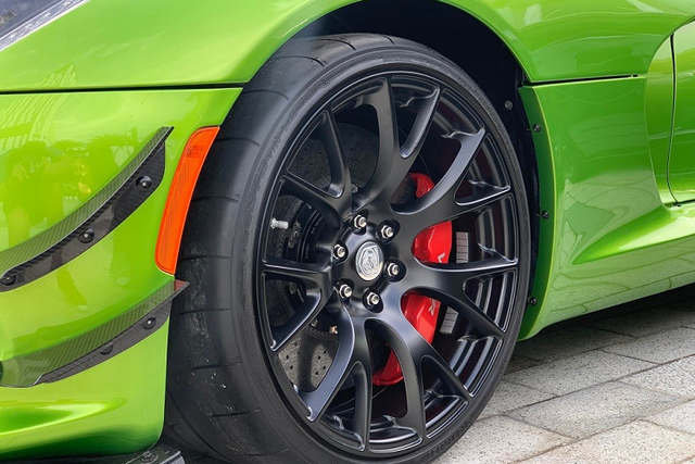 Siêu xe Dodge Viper ACR của Chủ tịch Novaland được rao bán hơn 20 tỷ đồng - Hình 4 Sieu xe Dodge Viper ACR cua Chu tich Novaland duoc rao ban hon 20 ty dong-Hinh-4
