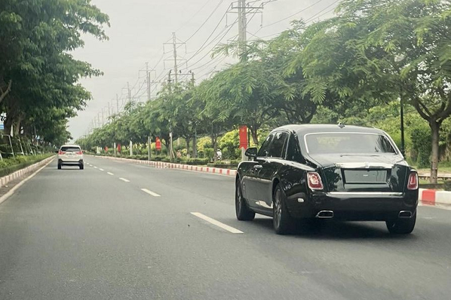 Lộ dàn siêu xe của đại gia Vũng Tàu với Rolls-Royce Phantom VIII hơn 60 tỷ - Hình 4 Lo dan sieu xe cua dai gia Vung Tau voi Rolls-Royce Phantom VIII hon 60 ty-Hinh-4