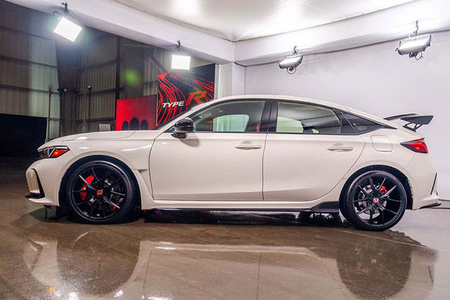 Có tiền mua Honda Civic Type R 2023 cũng phải chờ nửa năm mới được giao xe - Hình 12 Co tien mua Honda Civic Type R 2023 cung phai cho nua nam moi duoc giao xe-Hinh-12