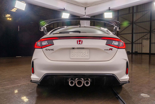 Có tiền mua Honda Civic Type R 2023 cũng phải chờ nửa năm mới được giao xe - Hình 7 Co tien mua Honda Civic Type R 2023 cung phai cho nua nam moi duoc giao xe-Hinh-7