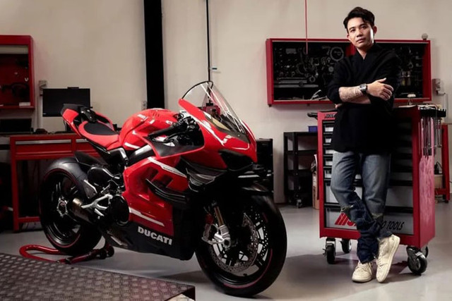 Đại gia siêu xe Minh Nhựa khoe bom tấn Ducati Superleggera V4 và Pagani Huayra - Hình 3 Dai gia sieu xe Minh Nhua khoe bom tan Ducati Superleggera V4 va Pagani Huayra-Hinh-3
