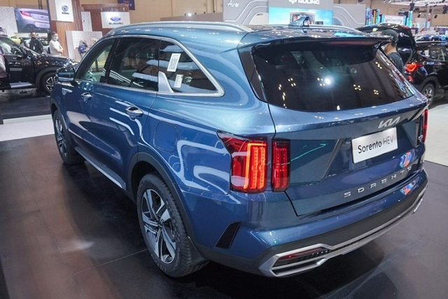 Kia Sorento HEV 2023 lộ diện tại Việt Nam - Hình 2 Kia Sorento HEV 2023 lo dien tai Viet Nam-Hinh-2