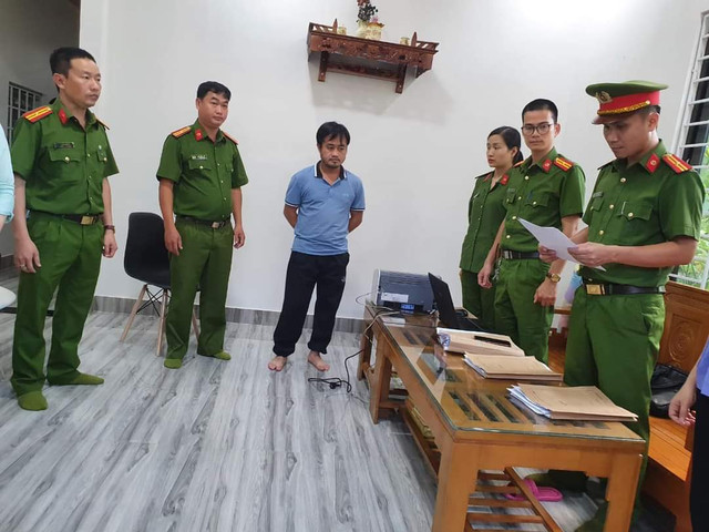 Bắt tạm giam 2 cán bộ CDC Quảng Trị liên quan đến tham ô tài sản Bat tam giam 2 can bo CDC Quang Tri lien quan den tham o tai san