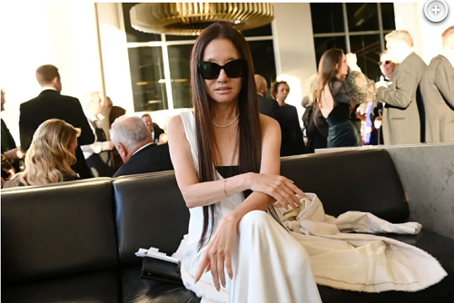 Bí quyết “phù thủy váy cưới” Vera Wang gần 74 tuổi vẫn trẻ trung - Hình 5 Bi quyet “phu thuy vay cuoi” Vera Wang gan 74 tuoi van tre trung-Hinh-5