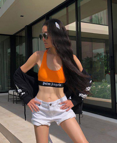 Bí quyết “phù thủy váy cưới” Vera Wang gần 74 tuổi vẫn trẻ trung - Hình 2 Bi quyet “phu thuy vay cuoi” Vera Wang gan 74 tuoi van tre trung-Hinh-2