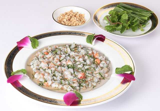 Khám phá món tiết canh tôm hùm - đặc sản Vũng Tàu ngon nức tiếng - Hình 3 Kham pha mon tiet canh tom hum - dac san Vung Tau ngon nuc tieng-Hinh-3
