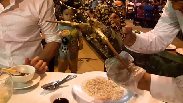 Kham pha mon tiet canh tom hum - dac san Vung Tau ngon nuc tieng-Hinh-7