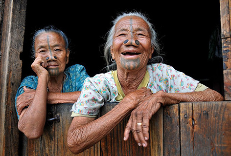 Ngã ngửa với những tiêu chuẩn sắc đẹp kỳ quái nhất thế giới - Hình 2 Nga ngua voi nhung tieu chuan sac dep ky quai nhat the gioi-Hinh-2