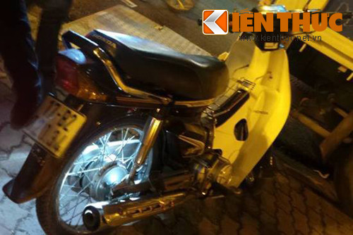 Thanh niên ngáo đá nhảy xuống sông 141 HN buộc phải nổ súng Thanh nien ngao da nhay xuong song 141 HN buoc phai no sung