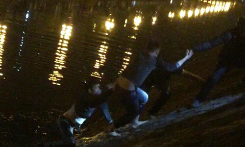 Thanh niên ngáo đá nhảy xuống sông 141 HN buộc phải nổ súng - Hình 2 Thanh nien ngao da nhay xuong song 141 HN buoc phai no sung-Hinh-2