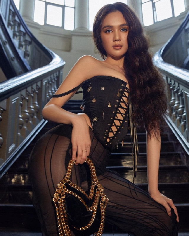 Ngọc Trinh cực sexy khi mặc corset - Hình 7 Ngoc Trinh cuc sexy khi mac corset-Hinh-7