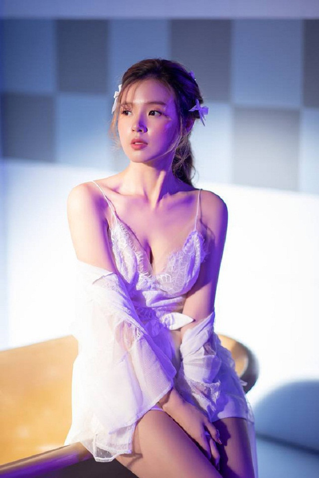 Gu thời trang khoe body cực phẩm của Midu sau đổ vỡ với thiếu gia Phan Thành - Hình 5 Gu thoi trang khoe body cuc pham cua Midu sau do vo voi thieu gia Phan Thanh-Hinh-5