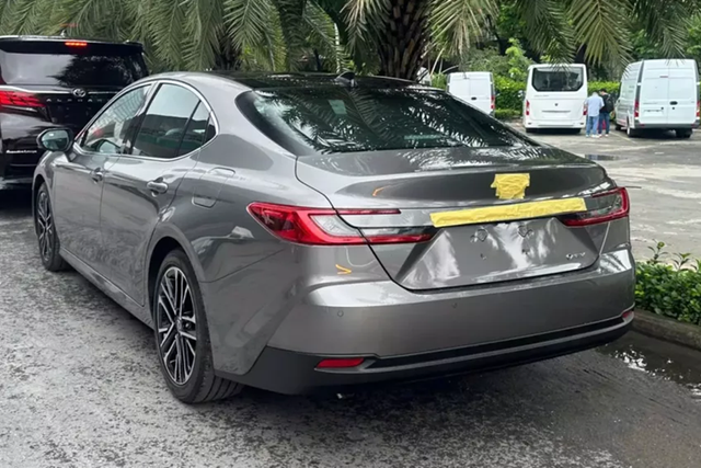 Chi tiết Toyota Camry 2025 đầu tiên về Việt Nam - Hình 8 Chi tiet Toyota Camry 2025 dau tien ve Viet Nam-Hinh-8