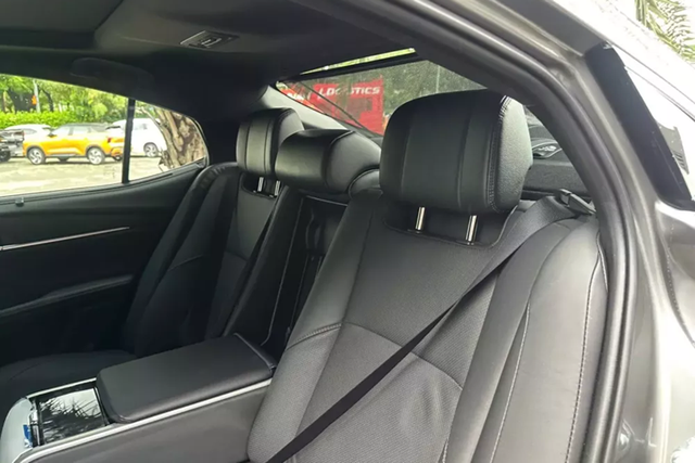 Chi tiết Toyota Camry 2025 đầu tiên về Việt Nam - Hình 5 Chi tiet Toyota Camry 2025 dau tien ve Viet Nam-Hinh-5