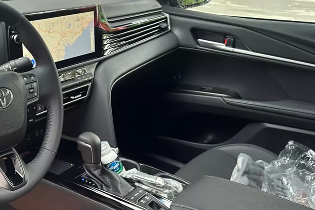 Chi tiết Toyota Camry 2025 đầu tiên về Việt Nam - Hình 6 Chi tiet Toyota Camry 2025 dau tien ve Viet Nam-Hinh-6