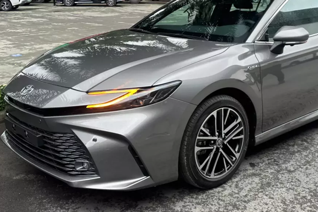 Chi tiết Toyota Camry 2025 đầu tiên về Việt Nam - Hình 2 Chi tiet Toyota Camry 2025 dau tien ve Viet Nam-Hinh-2