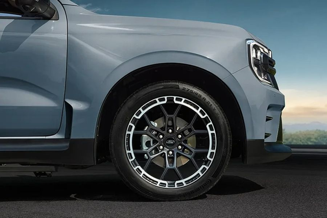 Ford Ranger MS-RT 2025 bản đặc biệt từ 1,29 tỷ đồng có gì khác? - Hình 3 Ford Ranger MS-RT 2025 ban dac biet tu 1,29 ty dong co gi khac?-Hinh-3