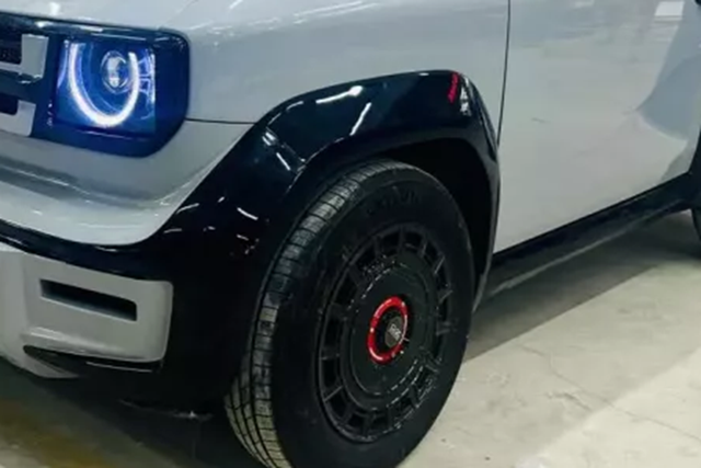 Cận cảnh VinFast VF3 độ đắt nhất Việt Nam, tới 250 triệu đồng - Hình 9 Can canh VinFast VF3 do dat nhat Viet Nam, toi 250 trieu dong-Hinh-9