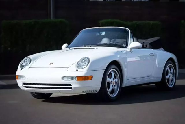 Gần 30 tuổi, Porsche 911 993 chạy chỉ 449 km Gan 30 tuoi, Porsche 911 993 chay chi 449 km