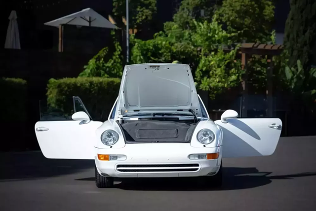 Gần 30 tuổi, Porsche 911 993 chạy chỉ 449 km - Hình 2 Gan 30 tuoi, Porsche 911 993 chay chi 449 km-Hinh-2