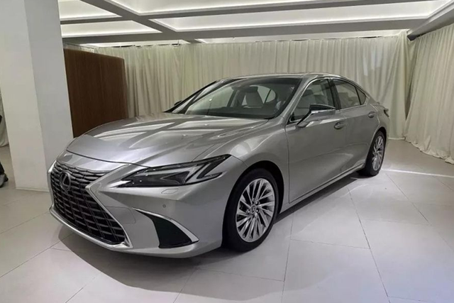 Chi tiết xe sang Lexus ES 2025 chỉ từ 1,049 tỷ đồng Chi tiet xe sang Lexus ES 2025 chi tu 1,049 ty dong