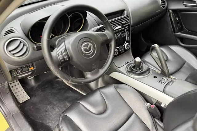 Huyền thoại Mazda RX-8 gần 1,4 tỷ của Qua Vũ - Hình 5 Huyen thoai Mazda RX-8 gan 1,4 ty cua Qua Vu-Hinh-5