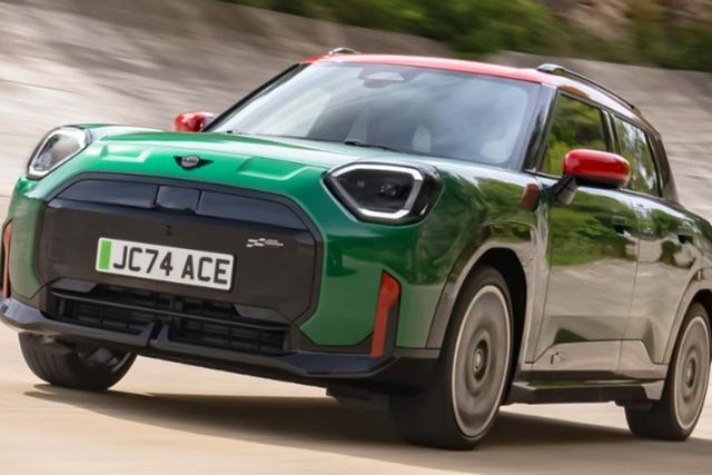 Cận cảnh MINI John Cooper Works Electric và Cooper Works Aceman - Hình 2 Can canh MINI John Cooper Works Electric va Cooper Works Aceman-Hinh-2