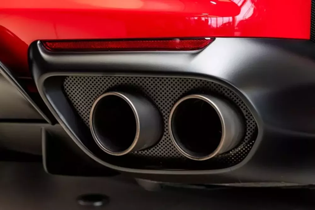 Siêu xe Ferrari 812 GTS thứ 3 sắp về Việt Nam - Hình 5 Sieu xe Ferrari 812 GTS thu 3 sap ve Viet Nam-Hinh-5