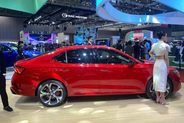 Skoda Octavia 2025 gay bat ngo-Hinh-3