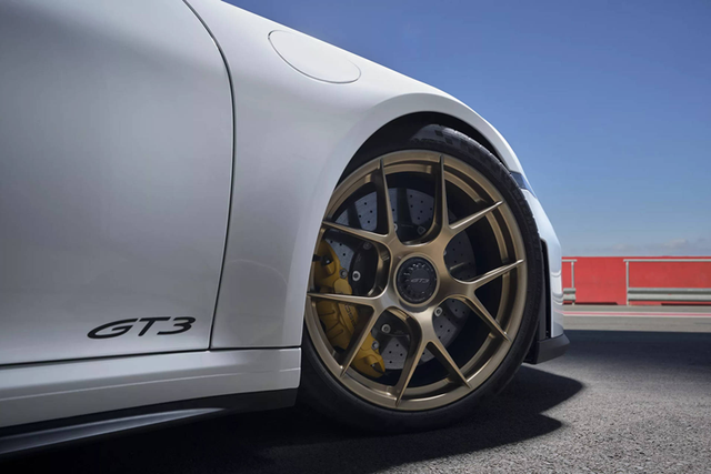 Porsche 911 GT3 2025 cái tiến nhẹ, có giá hơn 5,6 tỷ đồng - Hình 3 Porsche 911 GT3 2025 cai tien nhe, co gia hon 5,6 ty dong-Hinh-3