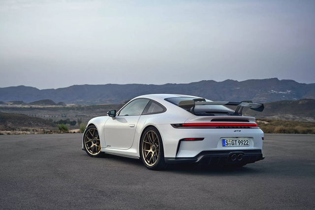Porsche 911 GT3 2025 cái tiến nhẹ, có giá hơn 5,6 tỷ đồng - Hình 2 Porsche 911 GT3 2025 cai tien nhe, co gia hon 5,6 ty dong-Hinh-2