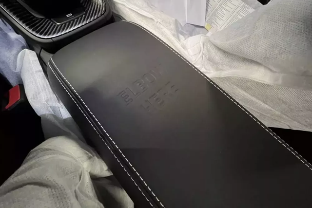 Vì sao Porsche 911 S/T của đại gia này lại trở nên hài hước nhất thế giới? - Hình 5 Vi sao Porsche 911 S/T cua dai gia nay lai tro nen hai huoc nhat the gioi?-Hinh-5