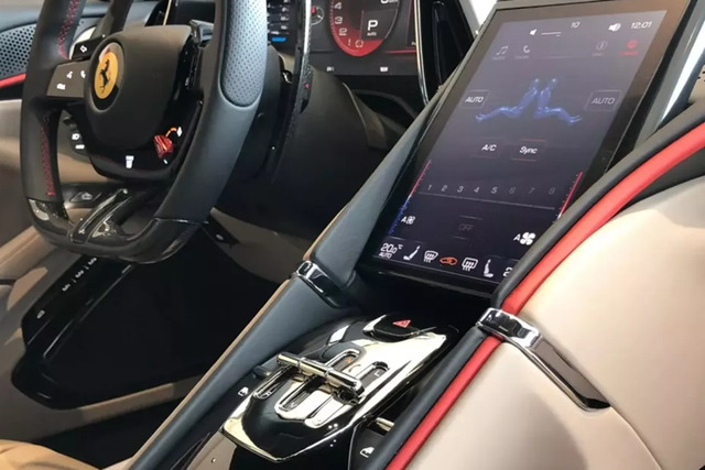 Ferrari Roma hơn 20 tỷ của đại gia Đắk Lắk gắn biển 200 triệu - Hình 6 Ferrari Roma hon 20 ty cua dai gia Dak Lak gan bien 200 trieu-Hinh-6