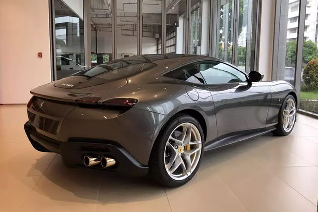 Ferrari Roma hơn 20 tỷ của đại gia Đắk Lắk gắn biển 200 triệu - Hình 4 Ferrari Roma hon 20 ty cua dai gia Dak Lak gan bien 200 trieu-Hinh-4
