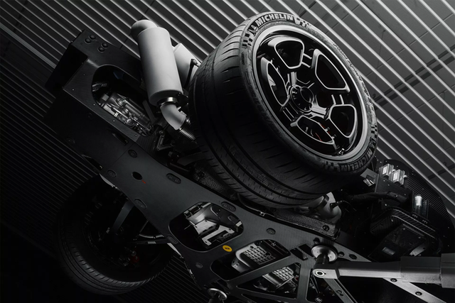 Hãng xe De Tomaso hoàn thành Hypercar P72 thương mại giá 1,6 triệu Euro - Hình 3 Hang xe De Tomaso hoan thanh Hypercar P72 thuong mai gia 1,6 trieu Euro-Hinh-3