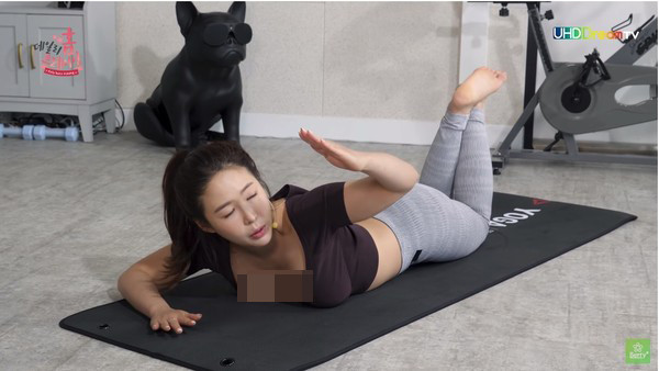 Xon xao co gai day yoga online ho vung kin lo lieu-Hinh-8