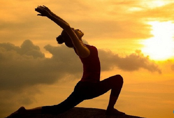 Xôn xao cô gái dạy yoga online hở vùng kín lộ liễu Xon xao co gai day yoga online ho vung kin lo lieu