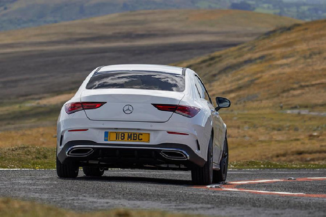 Chiêm ngưỡng Mercedes CLA 250 AMG từ 920 triệu đồng - Hình 5 Chiem nguong Mercedes CLA 250 AMG tu 920 trieu dong-Hinh-5