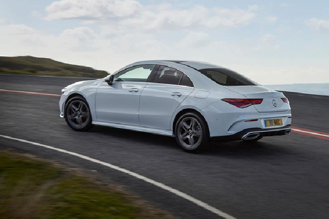 Chiêm ngưỡng Mercedes CLA 250 AMG từ 920 triệu đồng - Hình 6 Chiem nguong Mercedes CLA 250 AMG tu 920 trieu dong-Hinh-6
