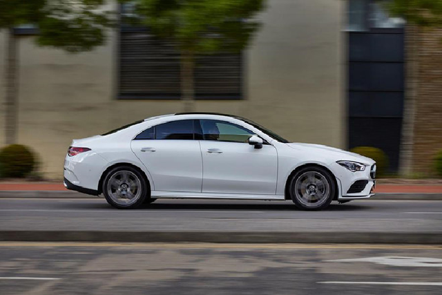 Chiêm ngưỡng Mercedes CLA 250 AMG từ 920 triệu đồng - Hình 7 Chiem nguong Mercedes CLA 250 AMG tu 920 trieu dong-Hinh-7