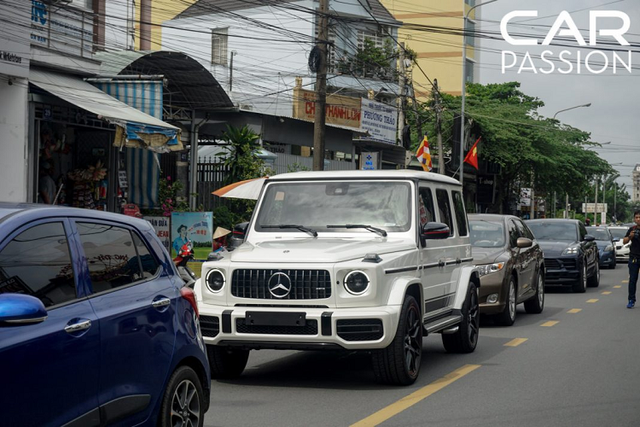 Đại gia Bình Dương chi hơn 10 tỷ tậu Mercedes-Benz G63 mới - Hình 2 Dai gia Binh Duong chi hon 10 ty tau Mercedes-Benz G63 moi-Hinh-2