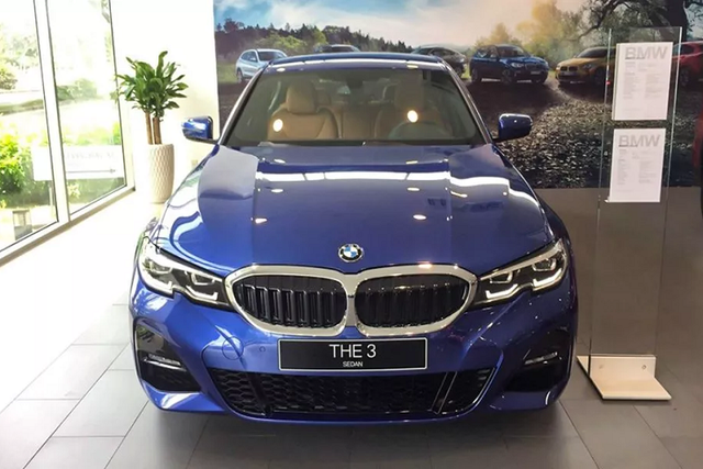 Cận cảnh BMW 330i M Sport giá 2,38 tỷ đồng tại Việt Nam Can canh BMW 330i M Sport gia 2,38 ty dong tai Viet Nam