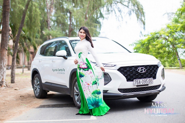 Dàn chân dài Việt sexy hết cỡ đọ dáng ôtô Hyundai - Hình 9 Dan chan dai Viet sexy het co do dang oto Hyundai-Hinh-9