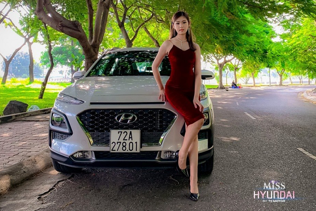 Dàn chân dài Việt sexy hết cỡ đọ dáng ôtô Hyundai - Hình 3 Dan chan dai Viet sexy het co do dang oto Hyundai-Hinh-3