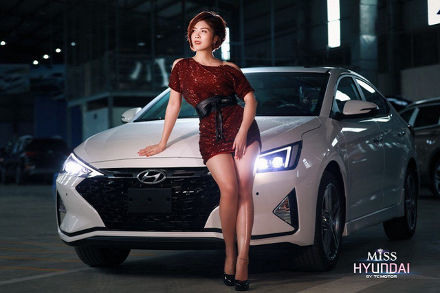 Dàn chân dài Việt sexy hết cỡ đọ dáng ôtô Hyundai - Hình 5 Dan chan dai Viet sexy het co do dang oto Hyundai-Hinh-5