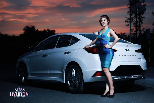 Dàn chân dài Việt sexy hết cỡ đọ dáng ôtô Hyundai - Hình 6 Dan chan dai Viet sexy het co do dang oto Hyundai-Hinh-6