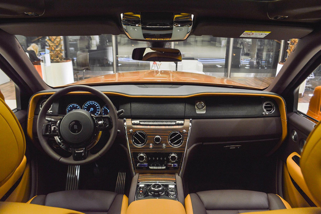 Ngắm đã mắt SUV siêu sang Rolls-Royce Cullinan màu độc - Hình 2 Ngam da mat SUV sieu sang Rolls-Royce Cullinan mau doc-Hinh-2